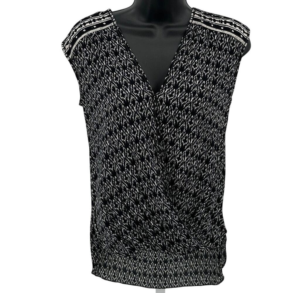 Max Studio Blouse WMNS XS Sleeveless Deep V-Neck Surplice Black White Geometric